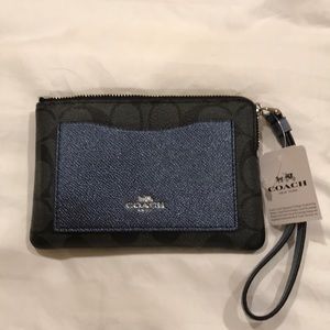 Coach clutch/wristlet